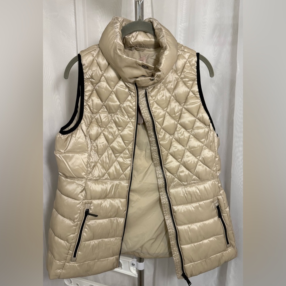 Philosophy Women's Metallic Light Khaki Quilted Vest - Picture 8 of 8
